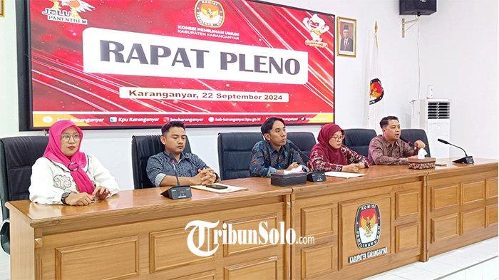 TERKENA EFISIENSI : KPU Karanganyar, difoto Minggu (24/9/2024). Pasca Pilkada Karanganyar 2024 selesai, anggaran kendaraan operasional KPU Karanganyar dihapus.