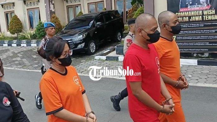 PENGEDAR NARKOBA - Dua tersangka peredaran sabu saat dibekuk Polres Klaten. Dari tangan AP  (33) dan CC (24) saja, sedikitnya 260 gram sabu-sabu telah diedarkan.