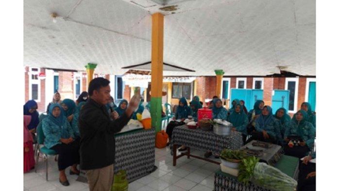 Pengenalan Tumbuhan Liar Bergizi kepada Ibu-Ibu PKK Desa Kuripansari