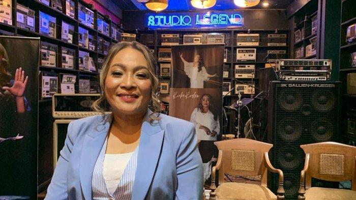Cerita Rieka Roslan Bikin Lagu untuk Iwan Fals: Karier Aku Jadi ...