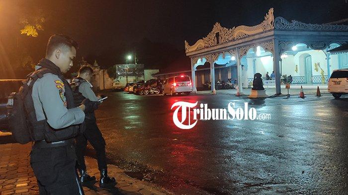 Malam yang Sama, Tempat Berbeda: Dua Kubu Keraton Surakarta Gelar Tahlilan PB XIII, Ahmad Dhani Hadi