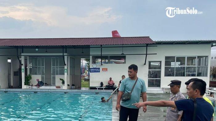 TENGGELAM DI INTANPARI - Polisi melakukan olah TKP kejadian pengunjung Objek wisata Edupark Intanpari tenggelam di kolam renang, Senin (12/5/2025). Seorang anak perempuan bernama Chika Falisa Rachela Dafinia (9) asal Sukoharjo tenggelam saat berenang di obyek wisata tersebut.