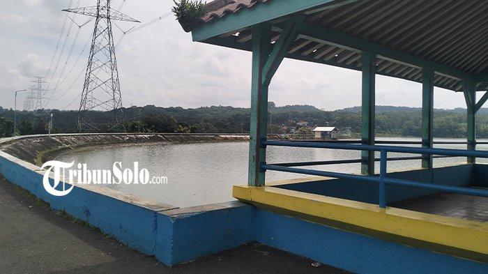 REMAJA MESUM DI BENDUNGAN DELINGAN : Potret Bendungan Delingan di Kecamatan/Kabupaten Karanganyar, Rabu (19/2/2025). Di lokasi ini, terekam dua remaja sedang melakukan hal tidak senonoh alias mesum hingga viral di media sosial.