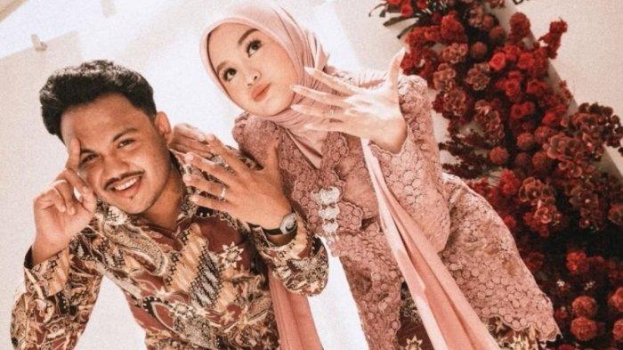 Potret Salma Salsabil dan Dimansyah Laitupa setelah resmi bertunangan.
