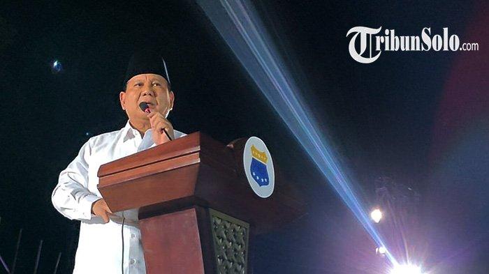 Ketum Gerindra, Prabowo Subianto saat memberikan pidato dalam Harlah PMII di Benteng Vastenburg, Solo, Jumat (23/6/2023).