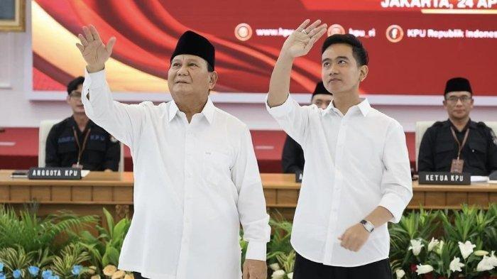 PRABOWO DAN GIBRAN - Presiden dan wakil presiden terpilih Pilpres 2024, Prabowo Subianto dan Gibran Rakabuming Raka di Kantor KPU, Rabu (24/4/2024). Pengamat politik ungkap peluang Gibran tipis kembali jadi cawapres Prabowo.