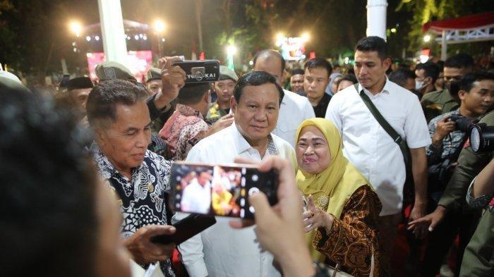 Menteri Pertahanan (Menhan) Prabowo Subianto saat hadir dalam acara Gala Dinner di rumah jabatan (rujab) Gubernur Sulawesi Selatan Andi Sudirman Sulaiman, Sabtu (5/8/2023).