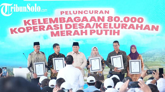 RESMIKAN DI KLATEN. Presiden ke-8 Republik Indonesia Prabowo Subianto, secara resmi meresmikan Kelembagaan Koperasi Desa/Kelurahan Merah Putih (KDMP) se-Indonesia di Desa Bentangan, Kecamatan Wonosari, Klaten, pada Senin (27/7/2025).