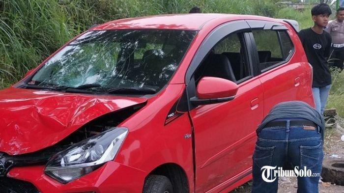 EVAKUASI KENDARAAN - Proses evakuasi kendaraan yang terlibat kecelakaan di jalan Randusari, Kecamatan Teras, Sabtu (12/7/2025). Akibat kecelakaan ini, pengendara sepeda motor Honda Beat mengalami luka-luka.