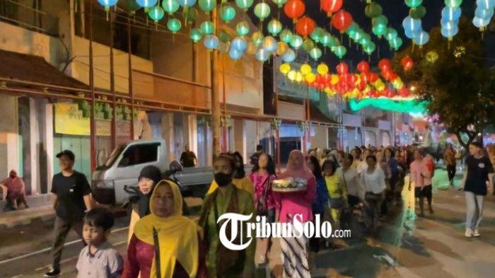 Proses kirab Umbul Mantram, awali rangkaian acara Grebeg Sudiro 2025 di Kota Solo, Kamis (16/1/2025).