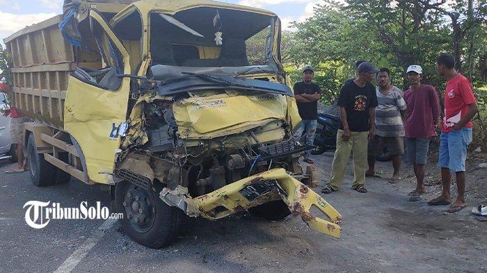 RINGSEK - Salah satu kendaraan yang terlibat kecelakaan beruntun di jalan Jogja-Solo, tepatnya di wilayah Desa Kateguhan, Kecamatan Sawit, Boyolali, Rabu (9/7/2025). Lima kendaraan yang terlibat dalam kecelakaan beruntun tersebut yakni dua truk boks, satu pikap boks, satu minibus, dan satu truk pengangkut pasir.