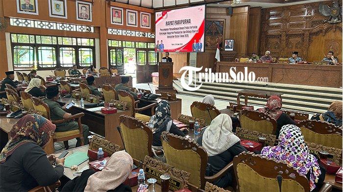 Rapat Paripurna penyampaian pandangan umum dari 7 fraksi terhadap Rancangan Anggaran Pendapatan dan Belanja Daerah Kabupaten Klaten tahun 2025 di Gedung Rapat Paripurna DPRD Klaten, pada Kamis (31/10/2024).