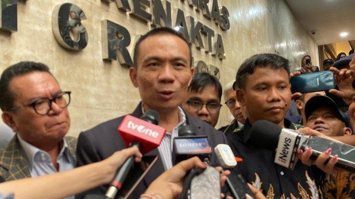 SKRIPSI JOKOWI DIPERMASALAHKAN - Ahli Digital Forensik, Rismon Hasiholan Sianipar, di Mapolda Metro Jaya, Senin (26/5/2025). Rismon mengaku siap laporkan Jokowi terkait dugaan skripsu palsu. (KOMPAS.com/BAHARUDIN AL FARISI)
