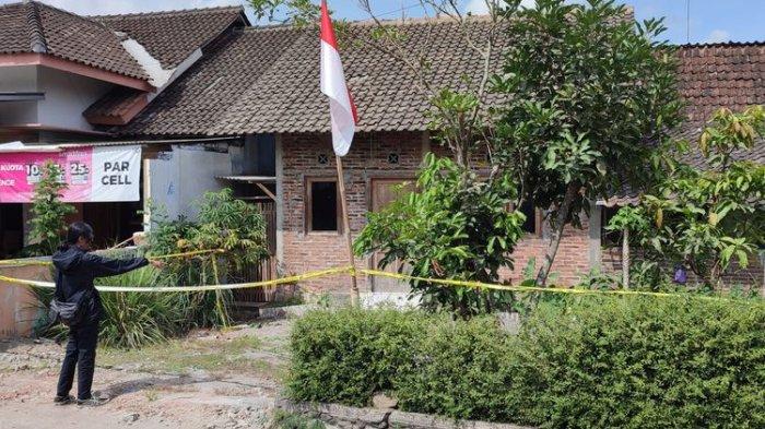 Rumah salah seorang korban miras oplosan yang diberi garis polisi di Dusun Paremono, Mungkid, Magelang, Selasa (27/8/2024).