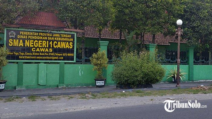 Papan nama sekolah SMAN 1 Cawas Klaten.