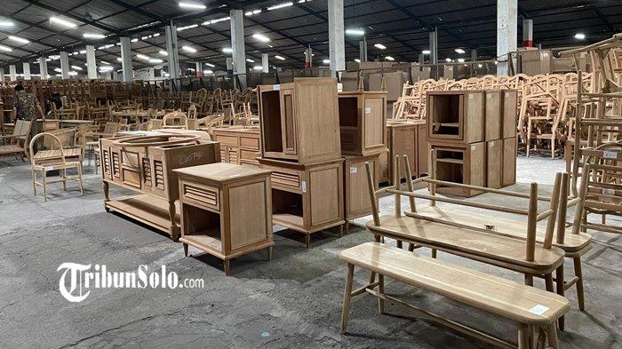 FURNITUR BERKUALITAS SUKOHARJO - Sederet produk furnitur PT Index Sukoharjo, di Telukan, Grogol, Kabupaten Sukoharjo pada Jumat (21/2/2025). PT Index Sukoharjo menggelar promo cuci gudang untuk sejumlah produknya. (TRIBUNSOLO.COM/ANANG MA'RUF)