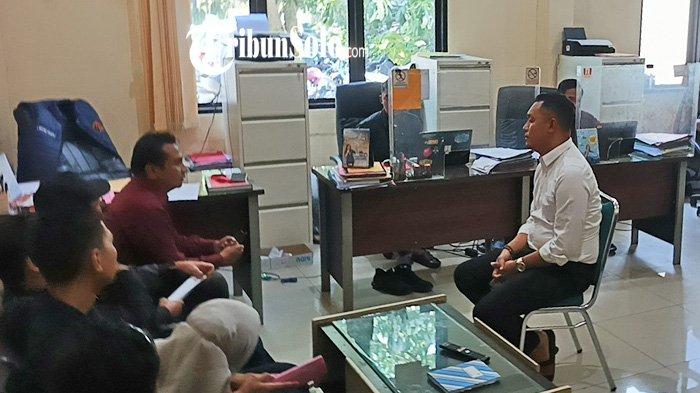 DUGAAN PENIPUAN KOPERASI - Nasabah Koperasi BLN saat mendatangi Polres Boyolali, Rabu (14/5/2025) lalu. Puluhan korban dugaan penipuan yang dilakukan oleh Koperasi BLN berencana mendatangi Kantor Dinas Koperasi dan UKM Provinsi Jawa Tengah, Selasa (3/6/2025). 