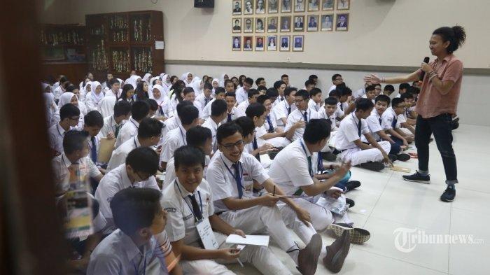 SEKOLAH RAKYAT - Ilustrasi para pelajar di sekolah. Sebanyak 200 siswa akan menjadi angkatan pertama sekolah rakyat di Solo pada 2025. Sekolah setara SMA ini akan bertempat di Sentra Terpadu Prof. Dr. Soeharso Jalan Tentara Pelajar Jebres.