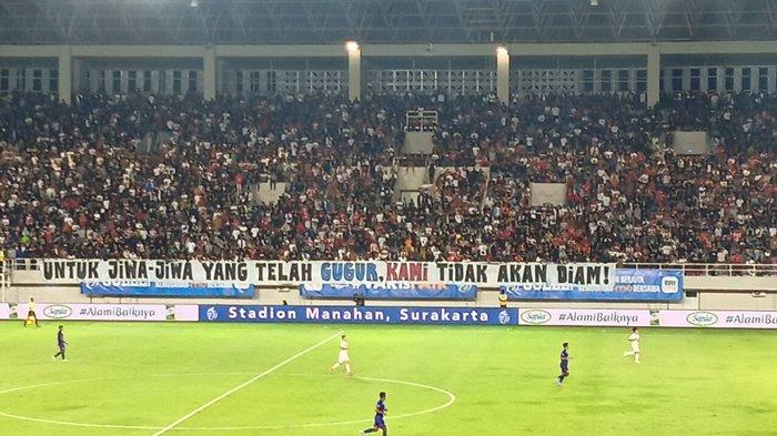 FANS PERSIS. Ilustrasi fans Persis Solo. Kabar gembira datang dari Persis Solo jelang musim  2025/2026. Klub secara resmi mengumumkan bahwa bek kiri Jordy Tutuarima akan tetap menjadi bagian dari skuad Laskar Sambernyawa. 