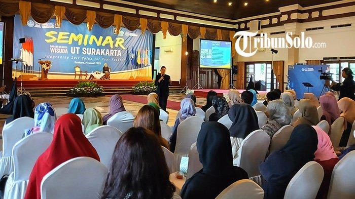 Seminar bertema 'Uprading Self Value for Your Future' digelar di Gedung Graha Saba Buana, Kecamatan Sumber, Selasa (21/1/2025).