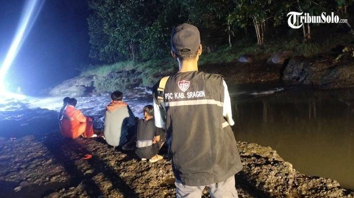 HILANG DI SUNGAI : Seorang pemancing dikabarkan hilang di aliran Sungai Bonggo, Desa Mojorejo, Kecamatan Karangmalang, Kabupaten Sragen, Minggu (16/7/2025) malam. Korban hilang diketahui merupakan warga Desa Bandung, Kecamatan Ngrampal, Kabupaten Sragen.