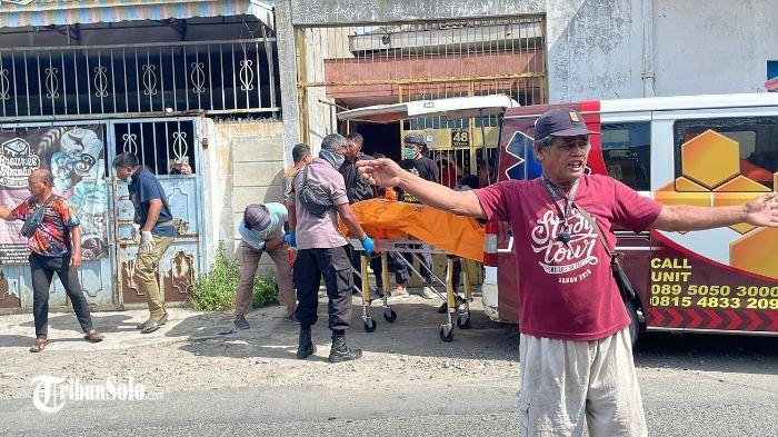 DITEMUKAN MENINGGAL - Sepasang suami-isteri ditemukan meninggal dunia di dalam rumah dalam kondisi membusuk di Desa Cemani, Rt 007 Rw 014, Kecamatan Grogol, Kabupaten Sukoharjo pada Sabtu (24/5/2025). Penemuan mayat sepasang suami-Isteri tersebut bermula dari kecurigaan tetangga, karena Basuki dan Erna tak pernah keluar rumah berapa pekan terakhir.
