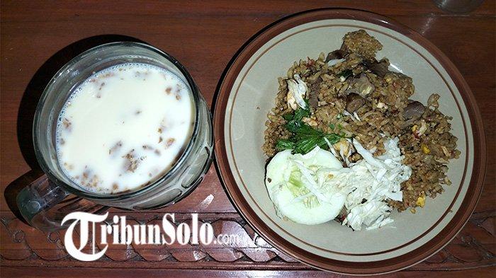 Seporsi Nasi Goreng dan Susu Jahe di Pak Min .