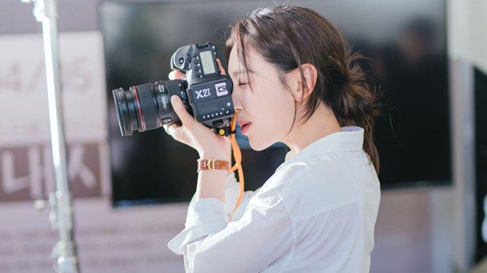 Shin Hye Sun berperan sebagai Jo Samdal dalam drama 'Welcome to Samdal-ri'