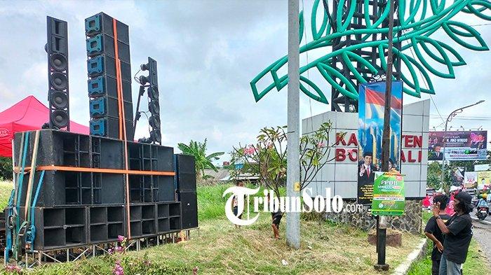 Sound horeg yang dipasang di depan kawasan ruko Adi Soemarmo Boyolali.