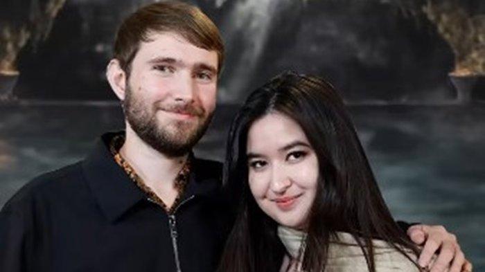 RESMI MENIKAH. Potret Stephanie Poetri dengan pasangannya Asher Novkov-Bloom yang telah melangsungkan pernikahan pada 30 Mei 2025. Pernikahan digelar secara sederhana dan intim di Beverly Hills Courthouse, Los Angeles, Amerika Serikat, dan hanya dihadiri oleh keluarga inti dari kedua mempelai.