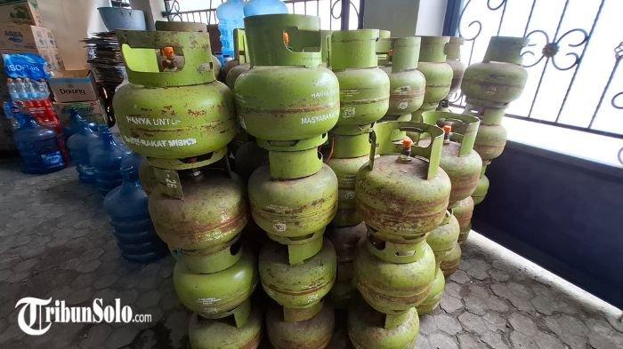 ILUSTRASI GAS LPG : Stok gas elpiji 3 kilogram masih tersedia di salah satu pangkalan di Kelurahan Sragen Tengah, Kecamatan/Kabuaten Sragen, Selasa (4/2/2025). Banyak pengecer gas LPG 3 kilogram di Kabupaten Sragen merasa keberatan untuk dijadikan pangkalan.