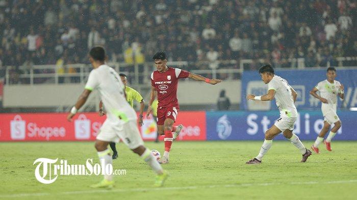 AKSI SANANTA : Striker Persis Solo, Ramadhan Sananta saat beraksi untuk tim Laskar Sambernyata, belum lama ini. Ia menjadi sorotan dalam laga Persis Solo vs Bali United di Stadion Manahan Solo, Kamis (6/3/2025) malam.