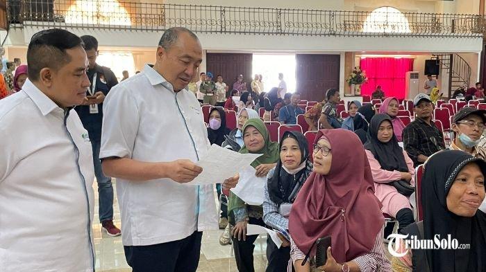PENCAIRAN JHT : Suasana Pabrik PT. Sritex hari ke empat pelaksanaan pencairan Jaminan Hari Tua, Senin (10/3/2025). Tercatat sebanyak 2.789 mantan pekerja telah mengajukan pemberkasan untuk pencairan dana JHT.