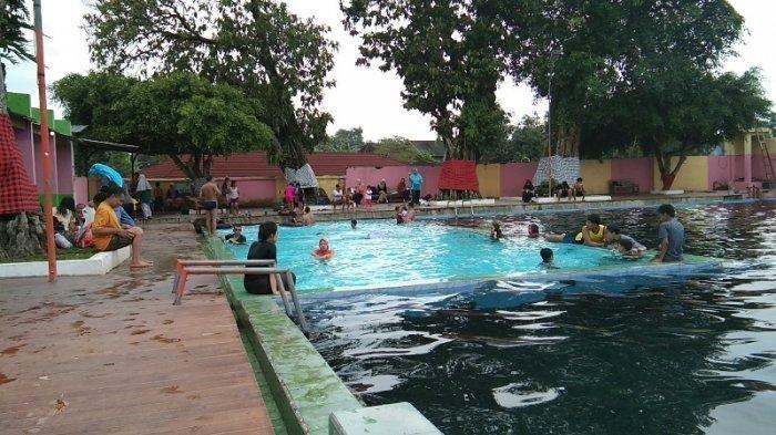 Suasana di Umbul Jolotundo Desa Jambeyan, Kecamatan Karanganom, Kabupaten Klaten, Jawa Tengah.