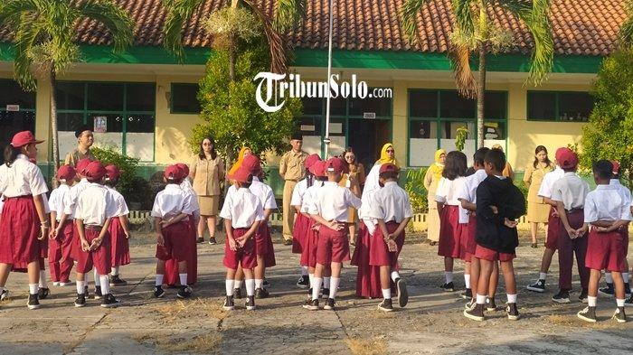 SEKOLAH GRATIS - Ilustrasi siswa belajar di sekolah, beberapa waktu lalu. MK mengeluarkan putusan soal sekolah swasta gratis itu tertuang pada putusan Nomor 4/PUU-XXII/2024 mengabulkan uji materi Pasal 34 ayat (2) UU Sisdiknas yang diajukan Jaringan Pemantau Pendidikan Indonesia (JPPI).