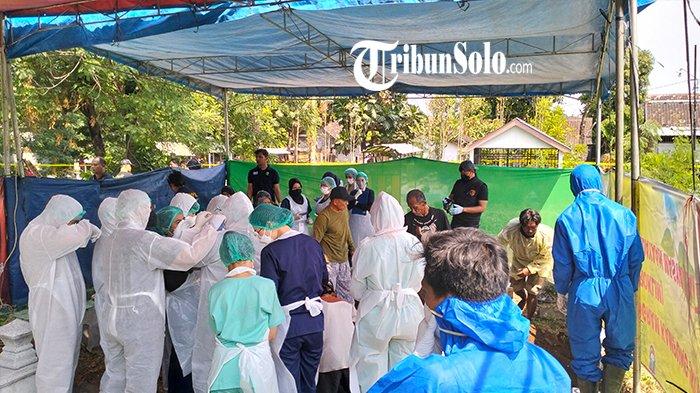 Suasana otopsi jenazah korban VH (42) diduga meninggal karena KDRT di Solo