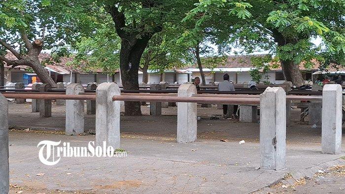 KASUS PMK DI SRAGEN. Suasana sepinya pasar hewan di Kabupaten Sragen, Rabu (15/1/2025) lalu. Setelah berangsur sembuhnya sapi yang terjangkit virus PMK di Sragen, diprediksi pasar hewan kembali akan dibuka