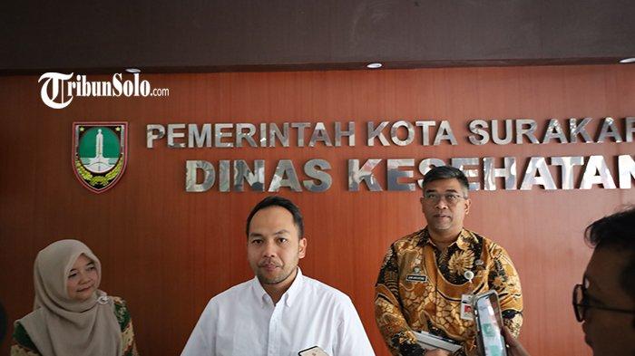 TEMPATKAN PSIKOLOG - Wali Kota Solo Respati Ardi saat ditemui di Kantor Dinas Kesehatan Kota Solo, Selasa (24/6/2025). Menyusul kasus pelecehan seksual yang terjadi di Dinas Kesehatan, sejumlah psikolog bakal ditempatkan di lingkungan kantor Pemerintah Kota Solo.