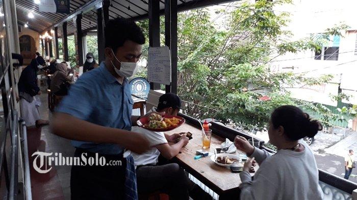 Suasana TFP Kopi Warung Pasar Gede Solo