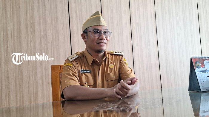 TANGGAPI KELUHAN WARGA : Bupati Sragen, Sigit Pamungkas saat ditemui TribunSolo.com di ruang kerjanya, Senin (3/3/2025). Ia menanggapi keluhan warga Desa Poleng, Kecamatan Gesi, Kabupaten Sragen soal akses jalan yang rusak hingga listrik kedap-kedip.