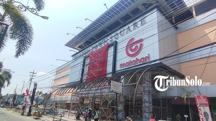 Tampilan Luar Klaten Town Square, kini masih dilakukan pengerjaan oleh para pekerja.