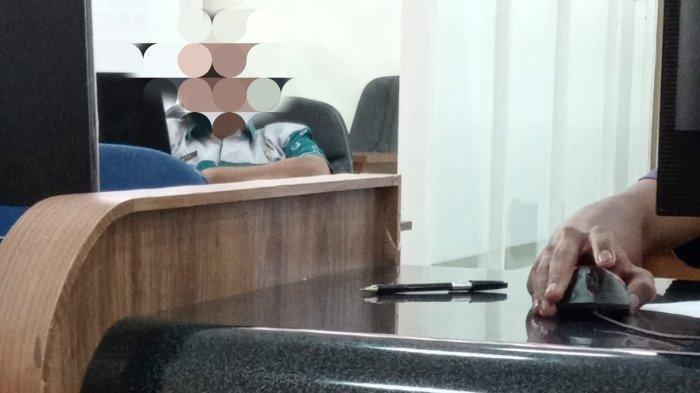 ASN Nanang viral setelah tidur mendadak di ruang tamu warga yang tak dikenal, alami gangguan cemas