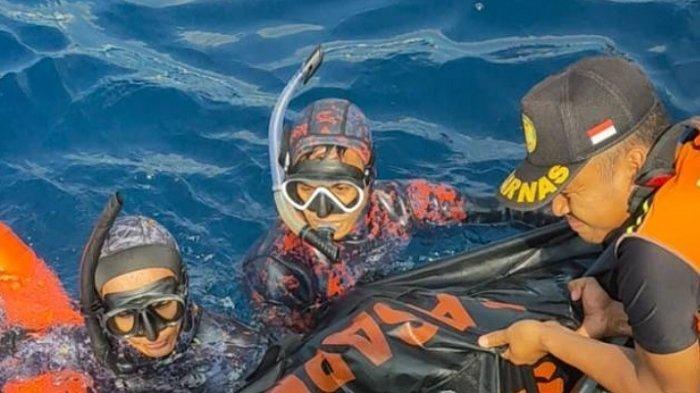 Tim pencarian gabungan berhasil menemukan korban tewas dalam kecelakaan laut yang terjadi di perairan antara Gili Trawangan dan Gili Meno di Lombok Utara, Nusa Tenggara Barat, Senin (1/1/2024).