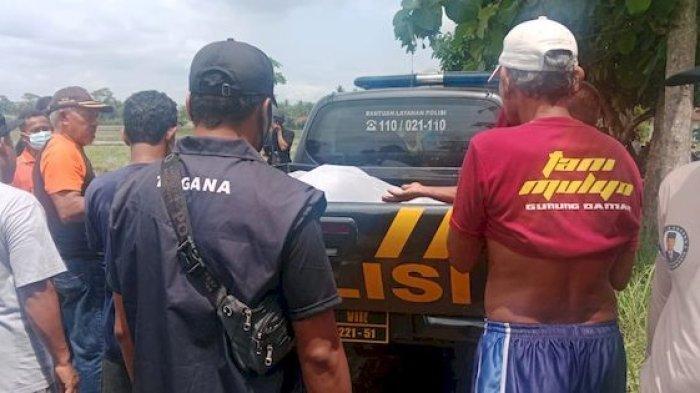 Tim medis dan sejumlah petugas di Kecamatan Mangunjaya, Kabupaten Pangandaran, mendatangi lokasi penemuan mayat, Senin (1/1/2024).