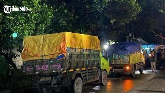 BUANG SAMPAH : Truk muatan sampah yang berasal dari Sleman DIY, diberhentikan saat diduga hendak membuang di wilayah Kecamatan Kemalang, Kabupaten Klaten, 15 Maret 2025 lalu. Truk muatan sampah yang berasal dari wilayah Sleman DIY, diduga hendak ditumpuk untuk menutup lubang bekas galian C di wilayah Kecamatan Kemalang