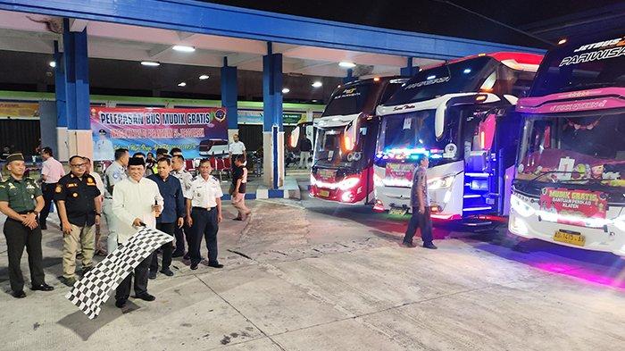 PROGRAM MUDIK GRATIS : Ilustrasi rombongan bus mudik gratis yang bertolak dari Terminal Ir Soekarno, Kecamatan Klaten Tengah, Klaten menuju Jakarta, Kamis (5/4/2024) lalu. Pemerintah Kabupaten (Pemkab) Klaten melalui Dinas Perhubungan (Dishub) menyiapkan 10 armada bus, untuk membawa peserta mudik gratis pada momentum lebaran 2025.