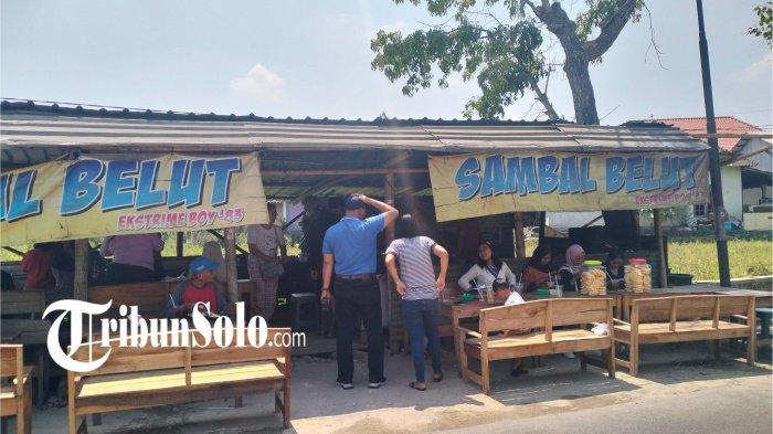 Warung Esktrim Boy '83, tempat makan pinggir Sawah di Sukoharjo dengan menu andalan Sambal Belut.