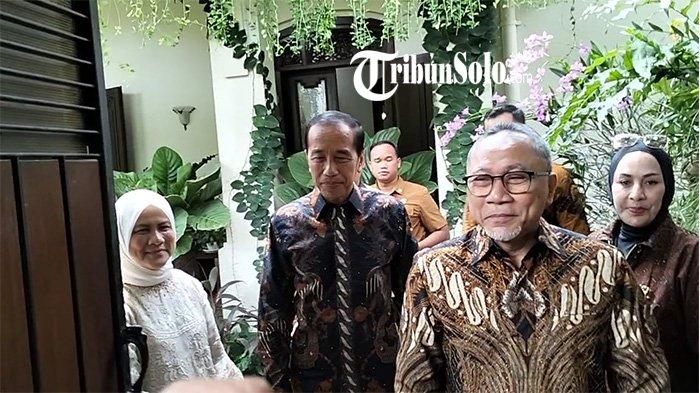 BERTAMU DI SOLO. Menko Bidang Pangan Zulkifli Hasan menyambangi kediaman Presiden ke-7 Joko Widodo di Solo, Rabu (9/4/2025). Menko Bidang Pangan Zulkifli Hasan menanggapi pertemuan Prabowo dengan Megawati.