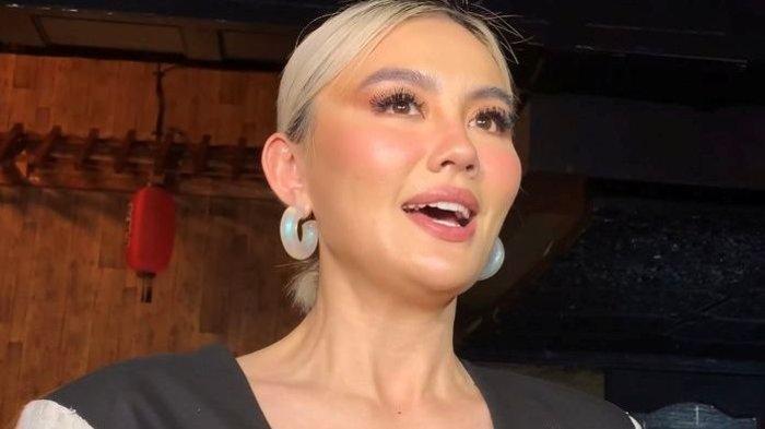 AGNES MO MENJELASKAN. Potret Agnes Mo saat tanggapi siswa jago dance yang justru dihujat netizen, 3 Februari 2023. (KOMPAS.com/Revi C Rantung )