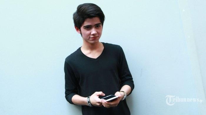 Aliando awal karier